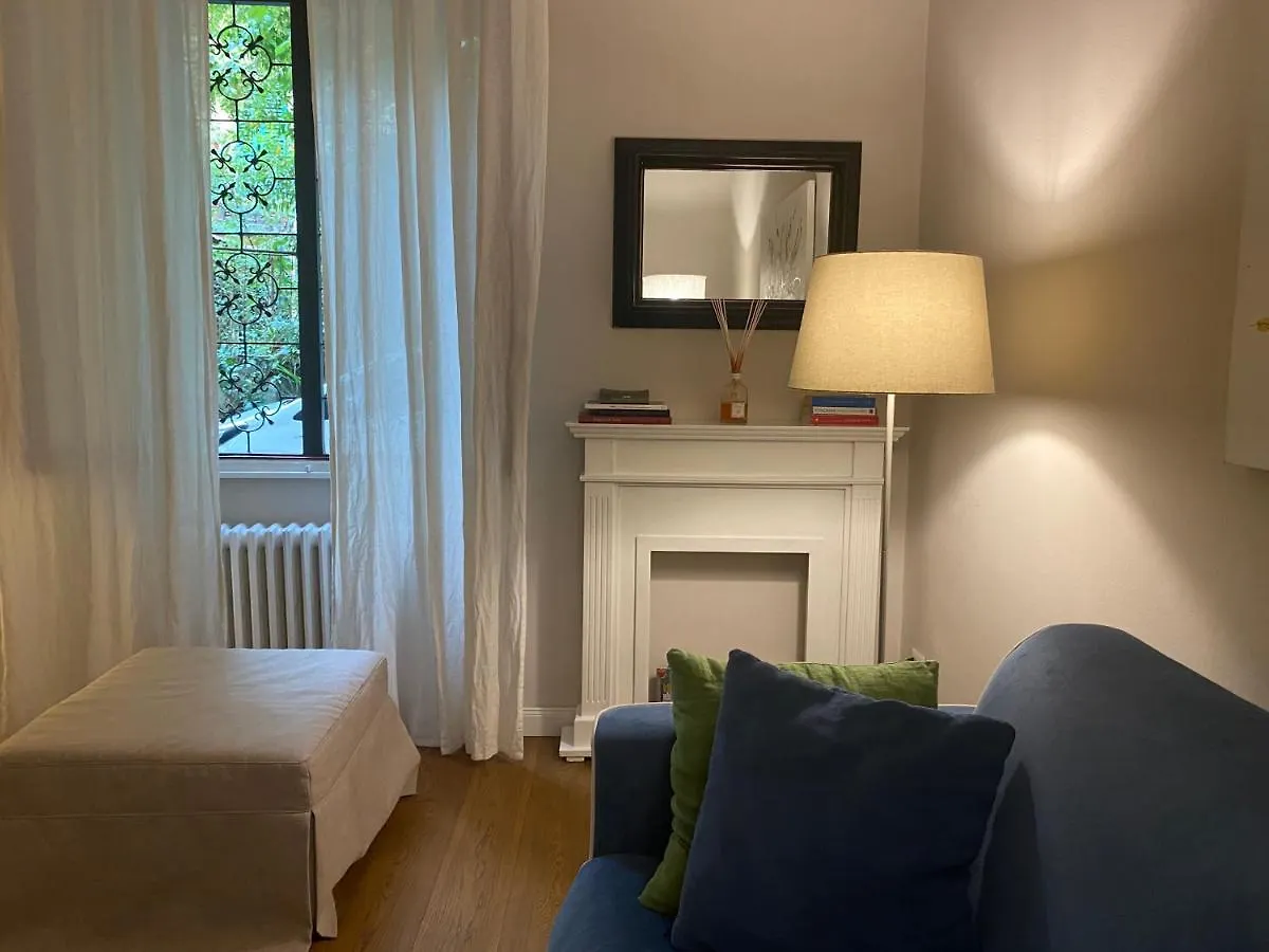 Oliver Flat Apartment Florence Italy