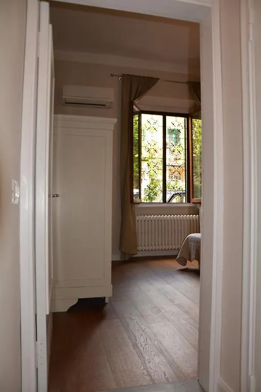 Oliver Flat Apartment Florence Italy